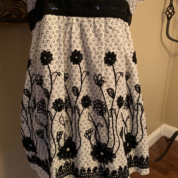 Embroidered Flower Empire Waist Square Neck Tunic - Picture 4 of 8